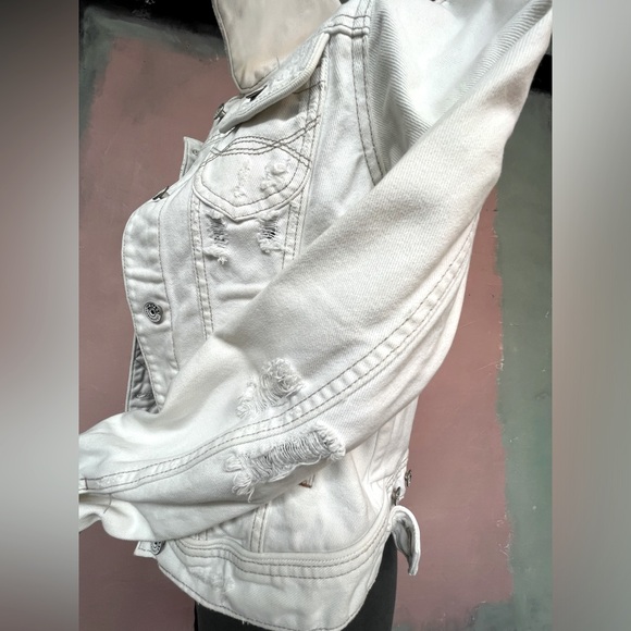 Abercrombie & Fitch white denim jacket - Picture 2 of 8